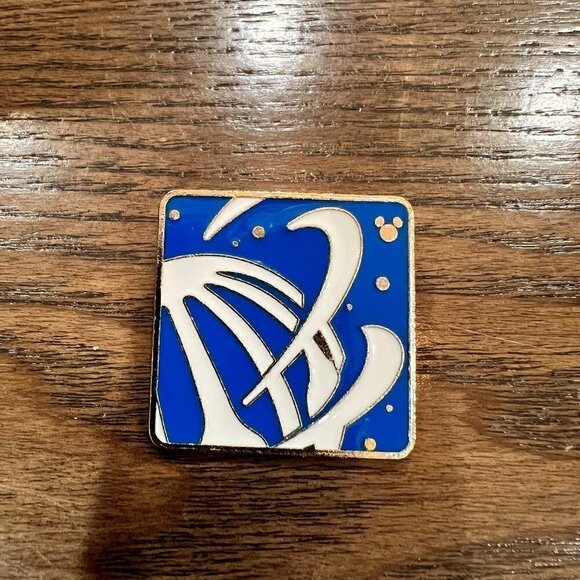 ๐ (5/$35) - SHANGHAI DISNEY 2016 Hidden Mickey Disney Lands Pin: Tomorrowland - Picture 1 of 6